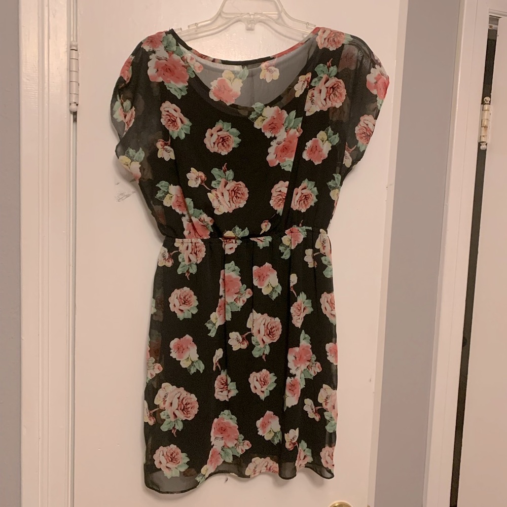 Soprano (at Nordstrom) Women’s Size Medium Black Floral Dress
